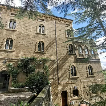 別荘 Small Castle With Sea View In